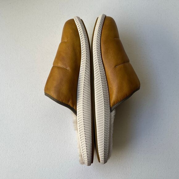 Olukai Mua 'Ili Mule Slippers Men's 12 in Golden Sand/Bone Leather Sherling NEW - Picture 7 of 16